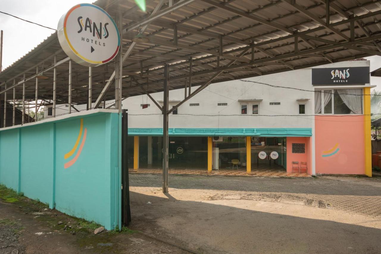 Sans Hotel Beauty Palembang Exteriör bild