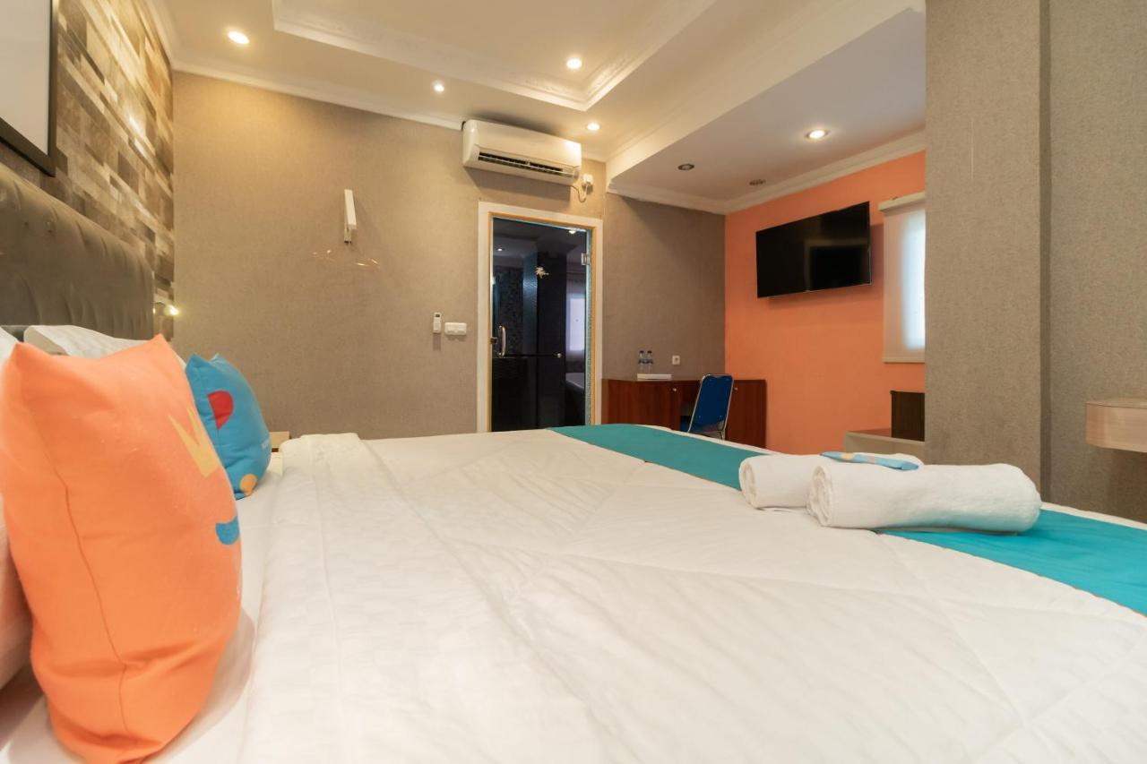 Sans Hotel Beauty Palembang Exteriör bild